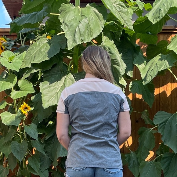 Scrubletics - Gray and Pink Scrub Top - Picture 4 of 6